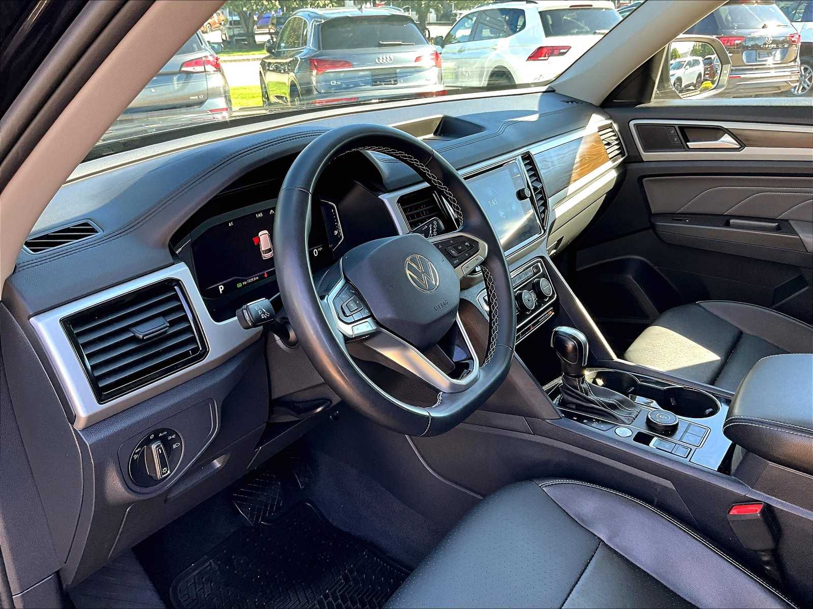 2022 Volkswagen Atlas 3.6L V6 SE w/Technology - Photo 8