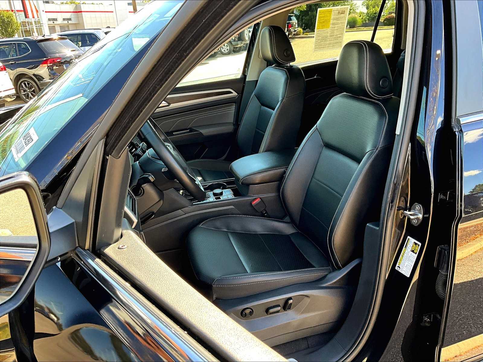 2022 Volkswagen Atlas 3.6L V6 SE w/Technology - Photo 10