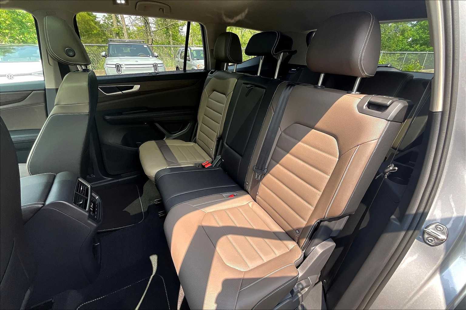 2025 Volkswagen Atlas 2.0T SEL - Photo 15