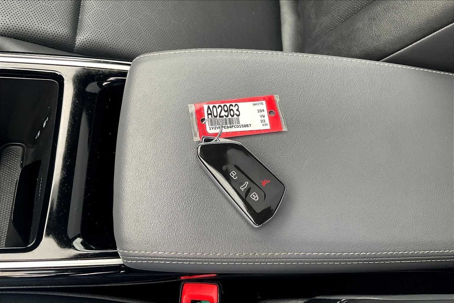 2023 Volkswagen ID.4 Pro S - Photo 31