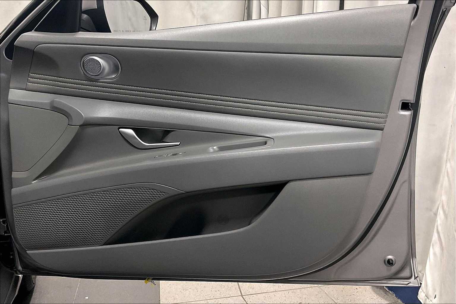 2023 Hyundai Elantra SEL - Photo 12