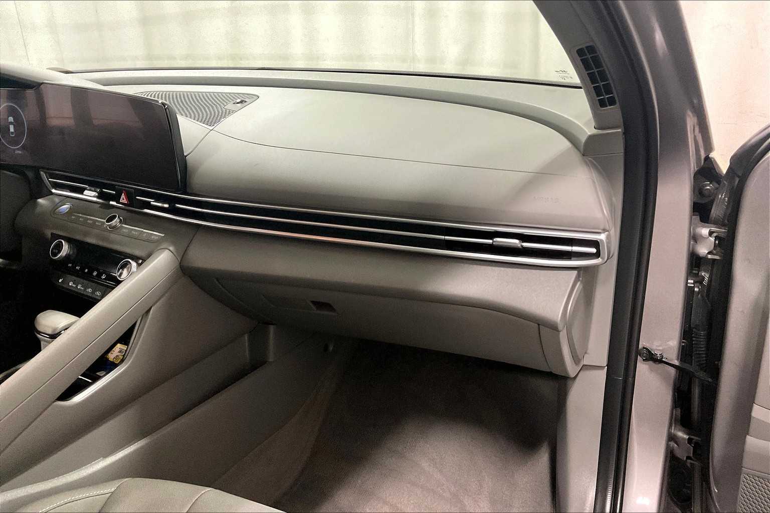 2023 Hyundai Elantra SEL - Photo 13