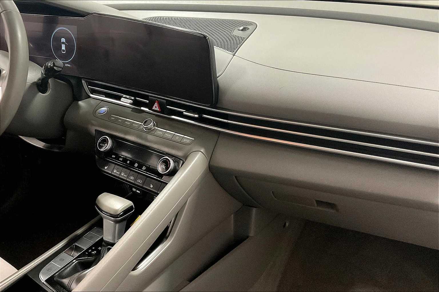2023 Hyundai Elantra SEL - Photo 14