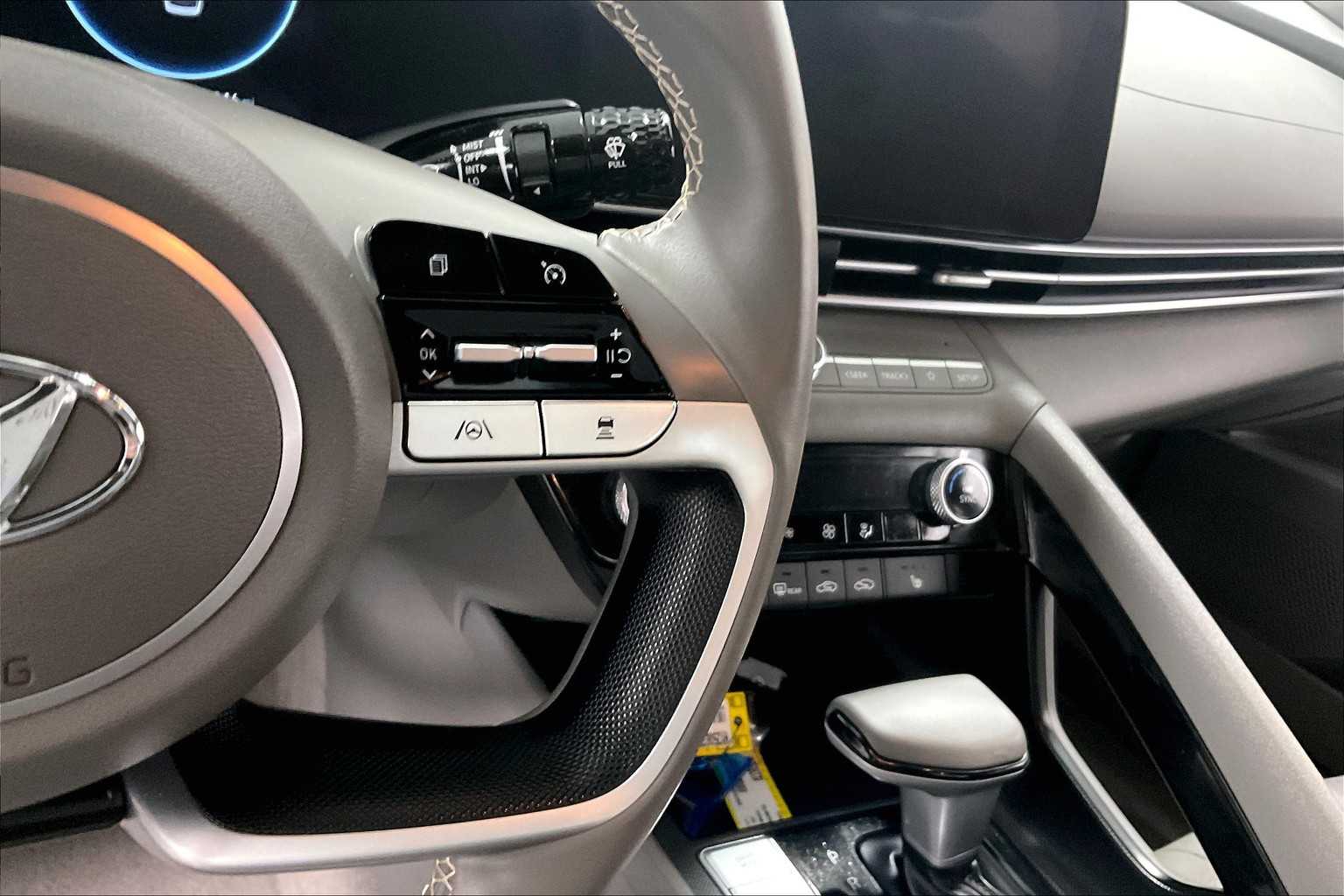 2023 Hyundai Elantra SEL - Photo 22