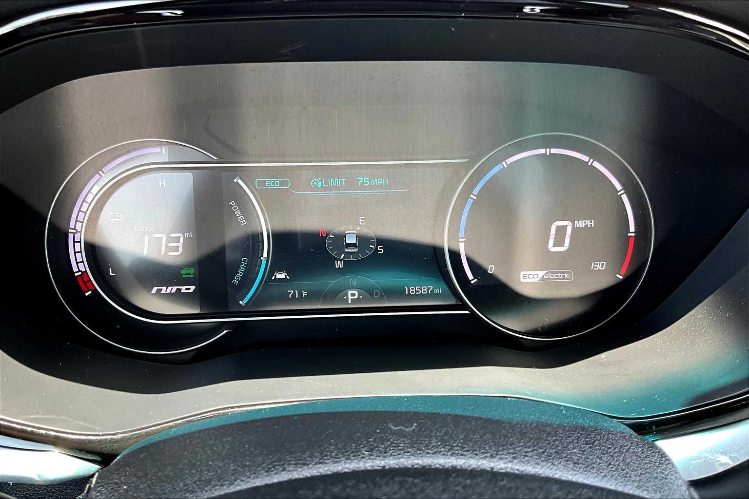 2022 Kia Niro EV EX - Photo 24