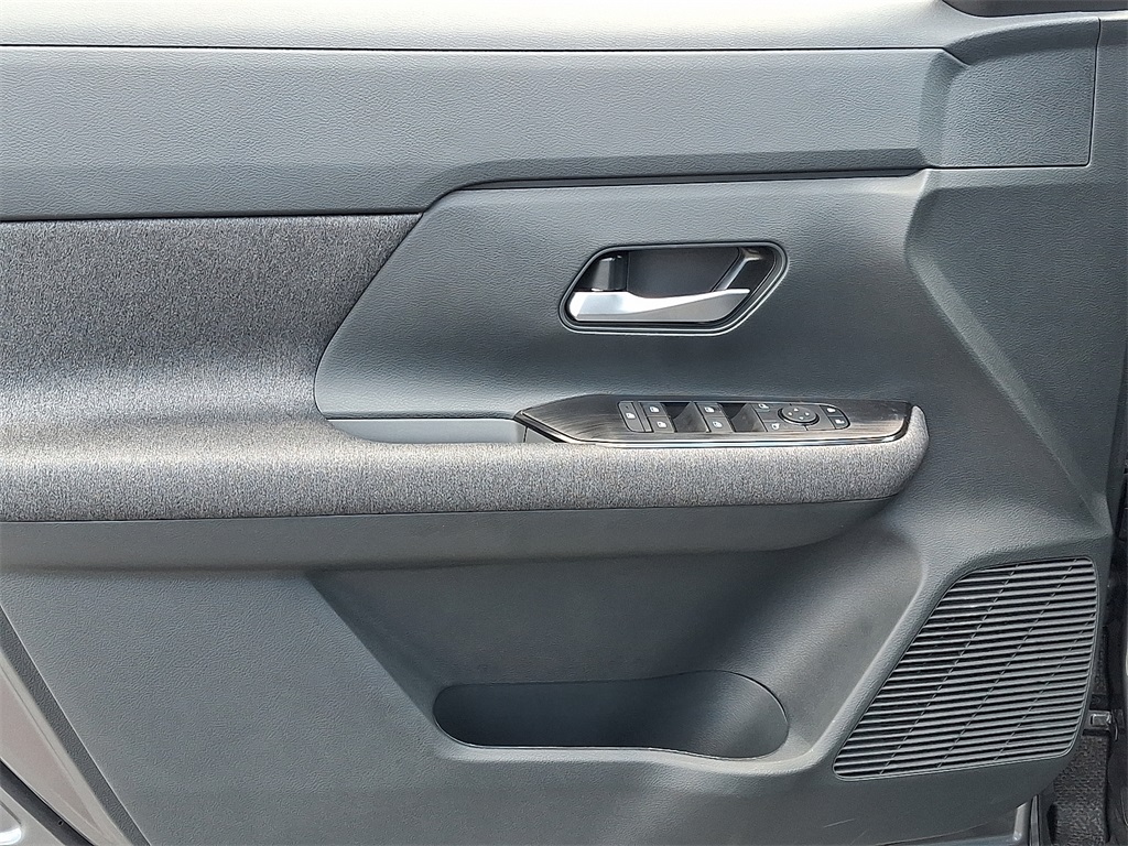 2025 Nissan Kicks SV - Photo 8
