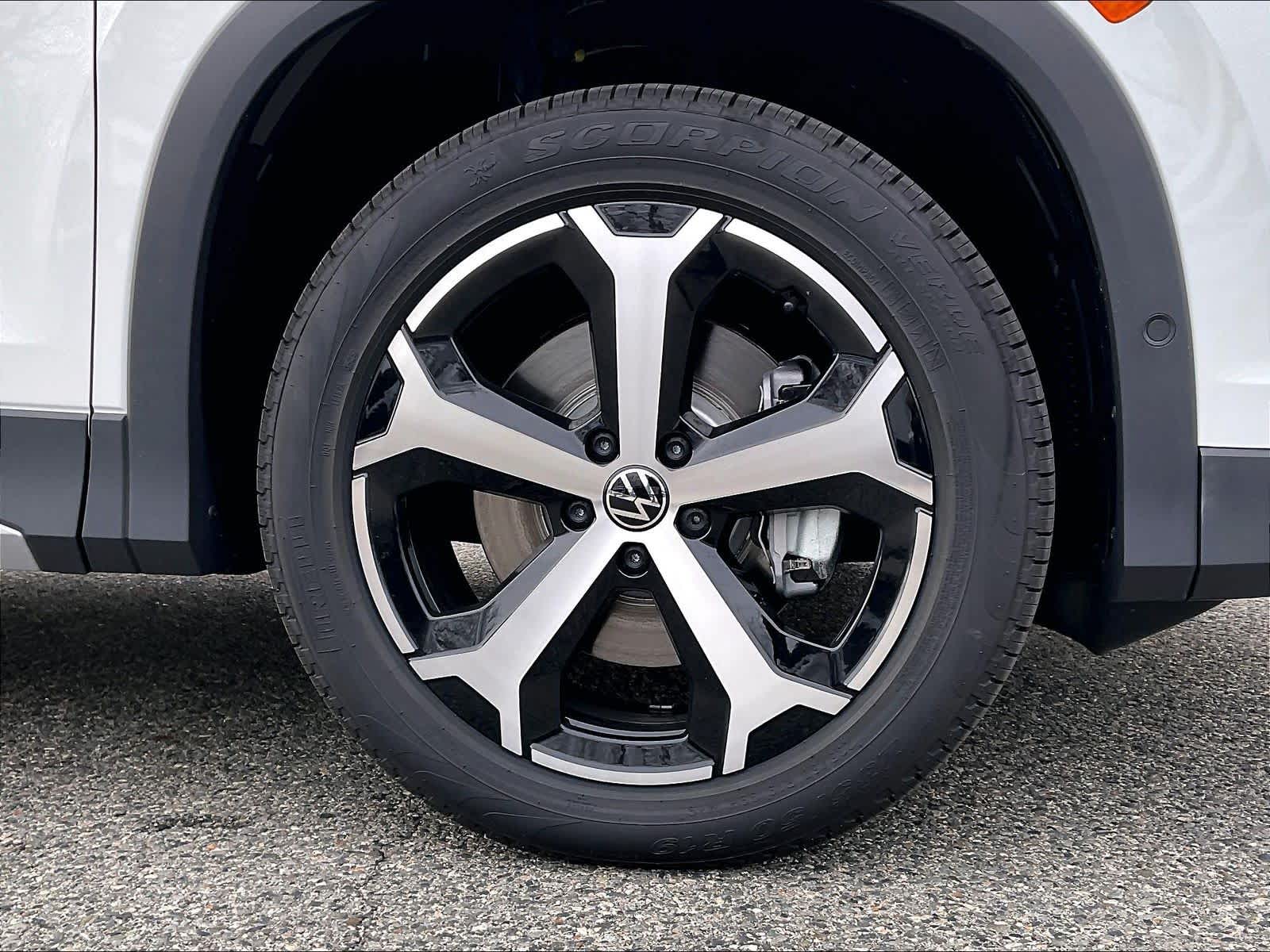 2026 Volkswagen Tiguan SE - Photo 8