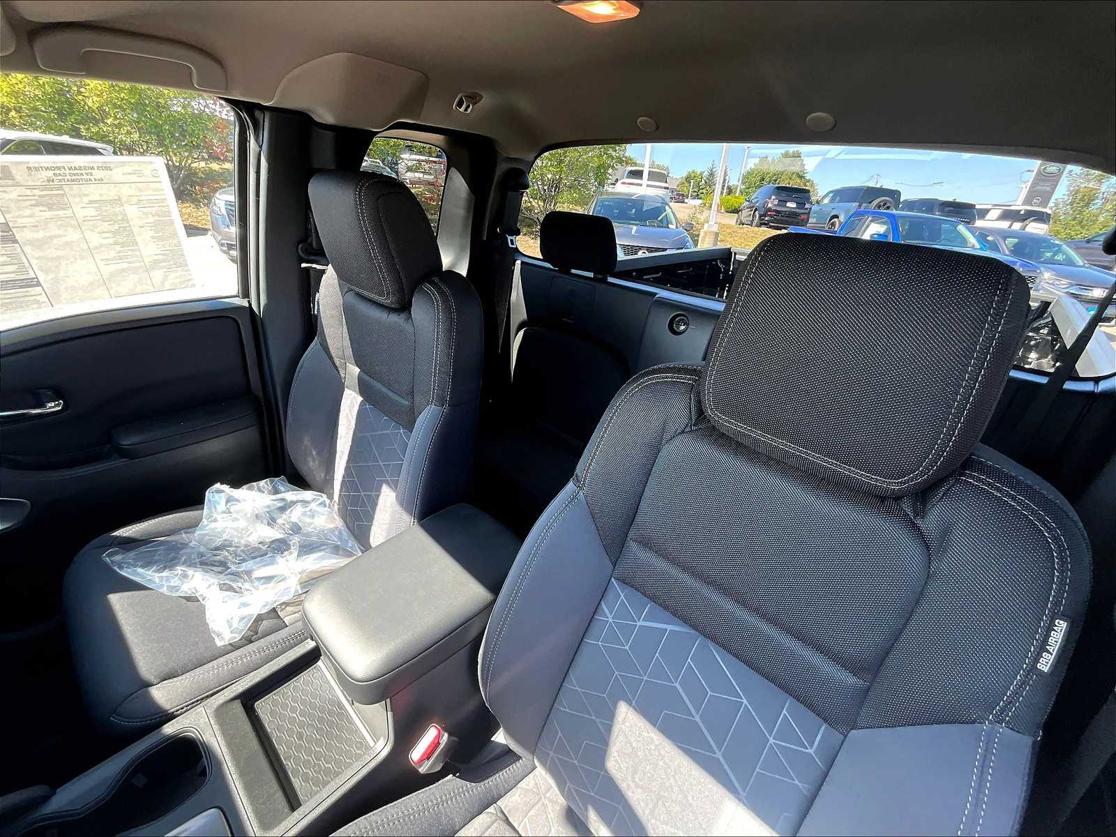 2025 Nissan Frontier SV - Photo 11