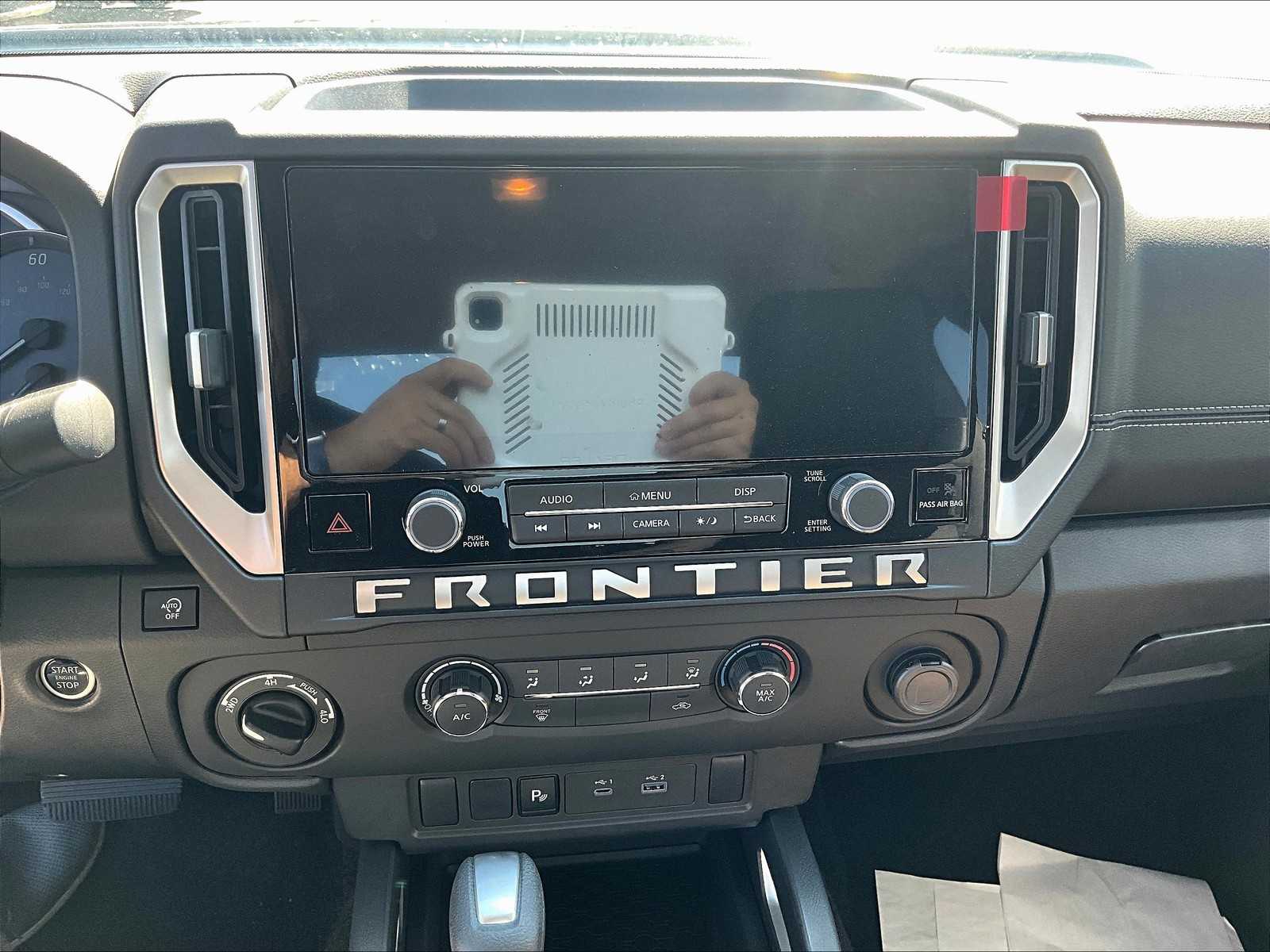 2025 Nissan Frontier SV - Photo 13