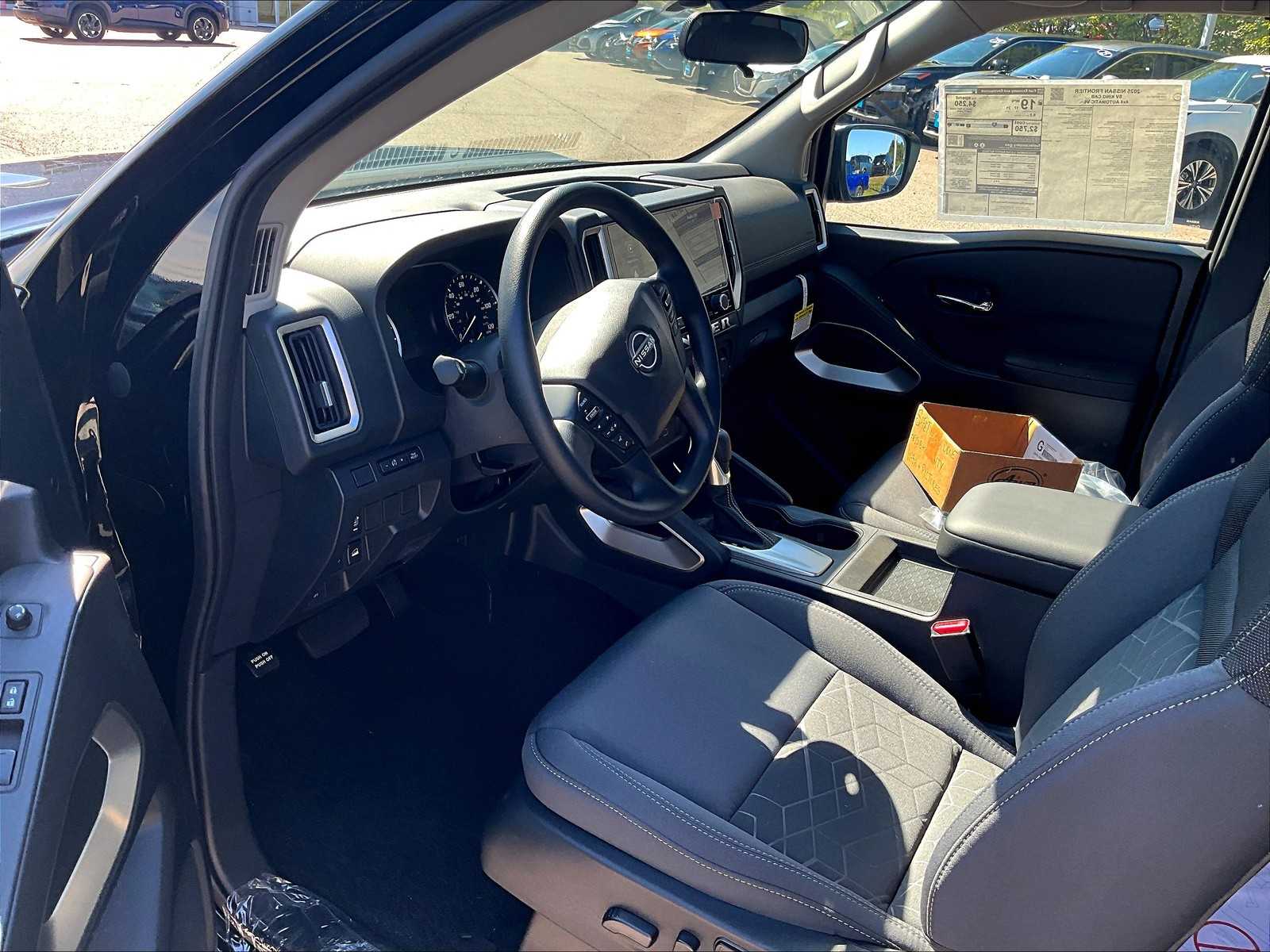2025 Nissan Frontier SV - Photo 7