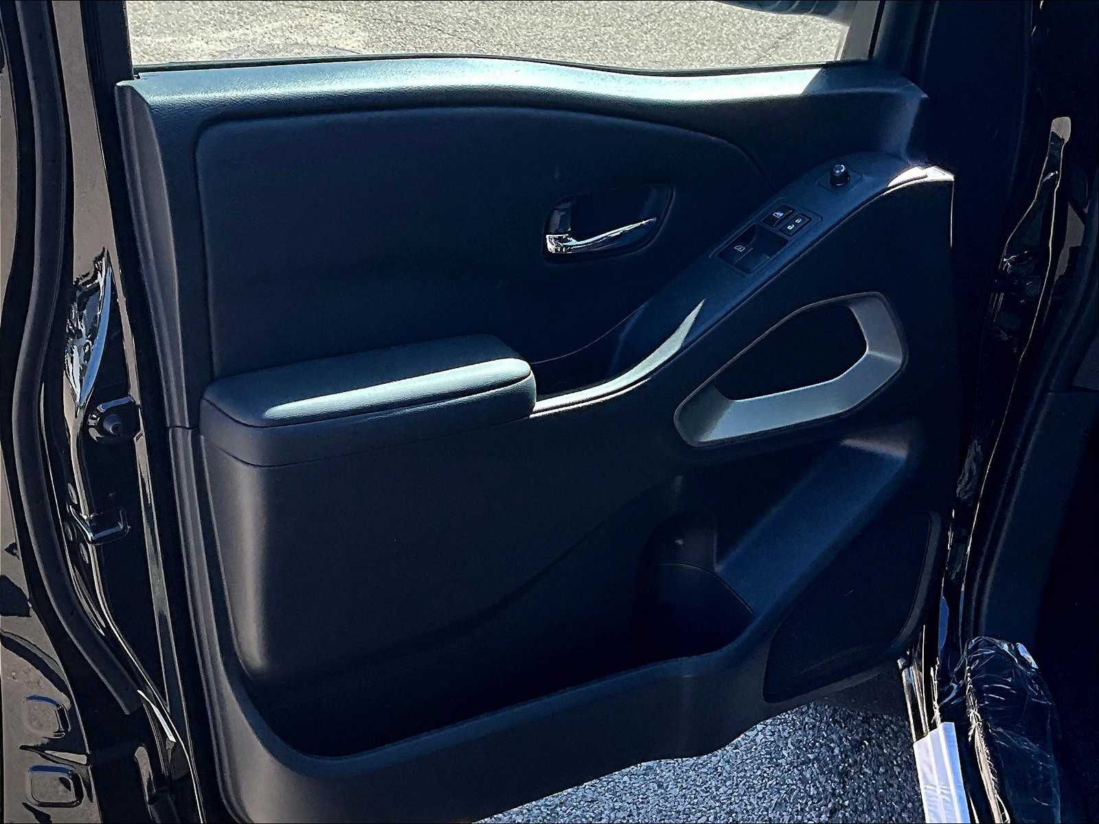 2025 Nissan Frontier SV - Photo 8