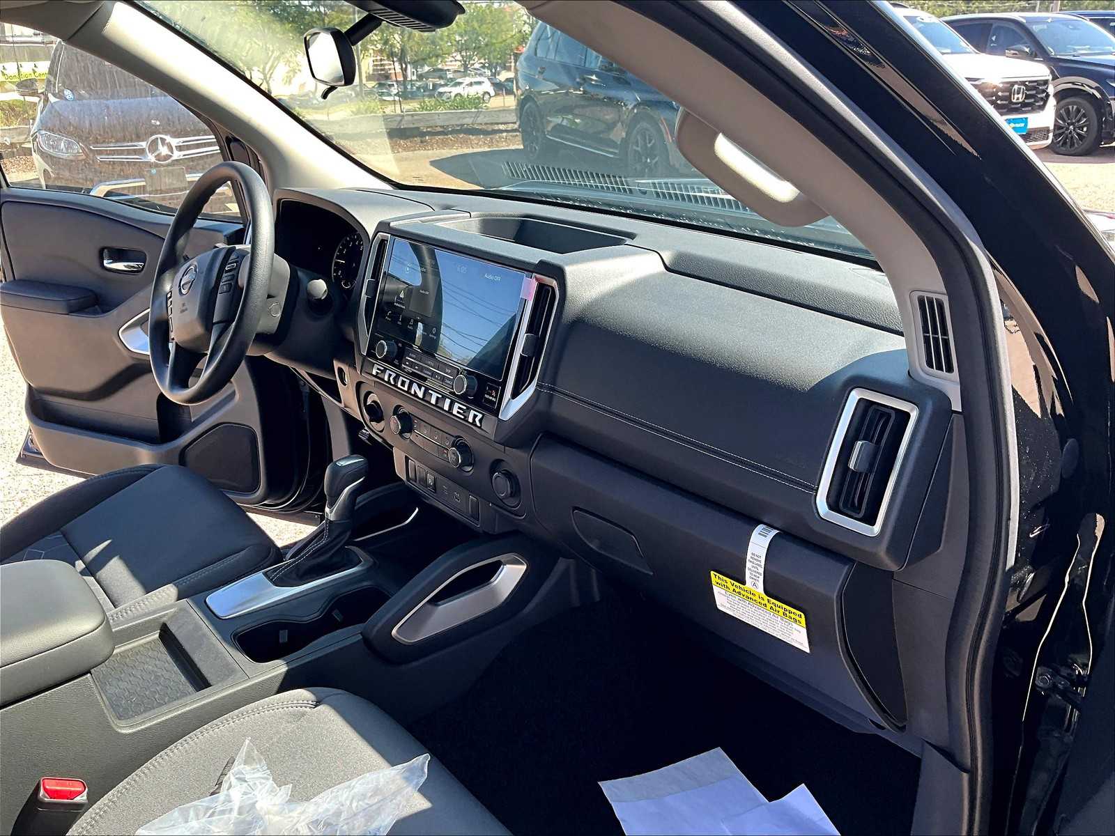 2025 Nissan Frontier SV - Photo 10