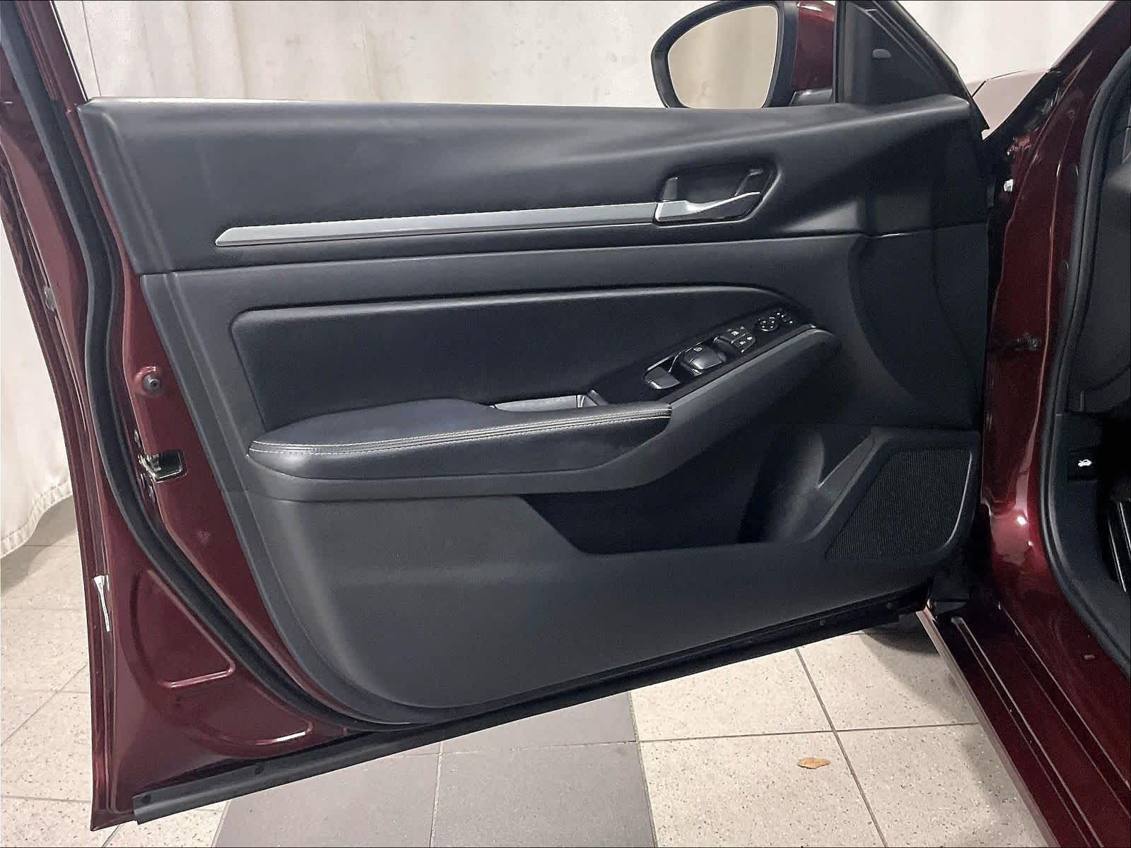 2023 Nissan Altima 2.5 SV - Photo 9