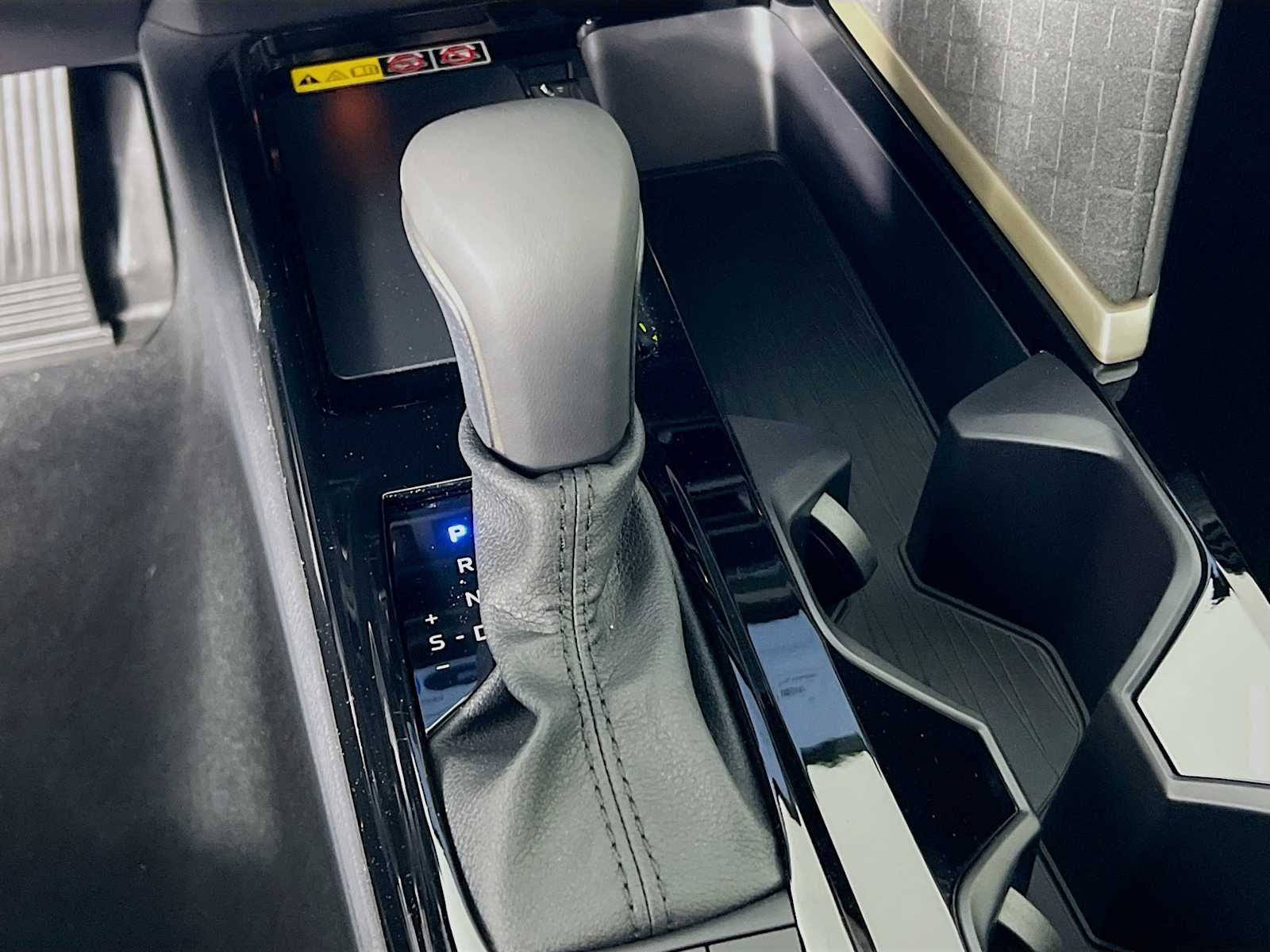 2025 Toyota Camry XLE - Photo 11