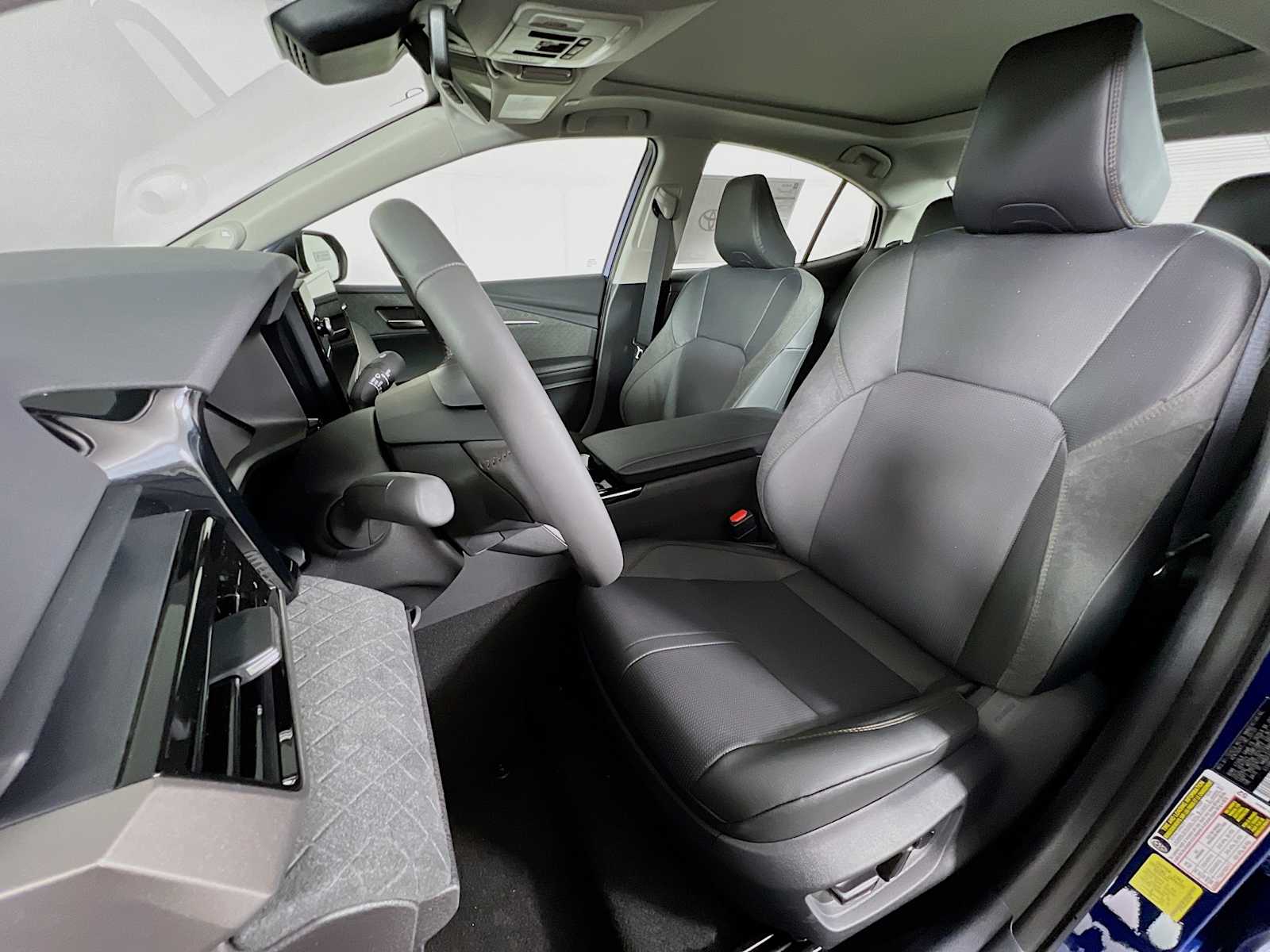 2025 Toyota Camry XLE - Photo 12