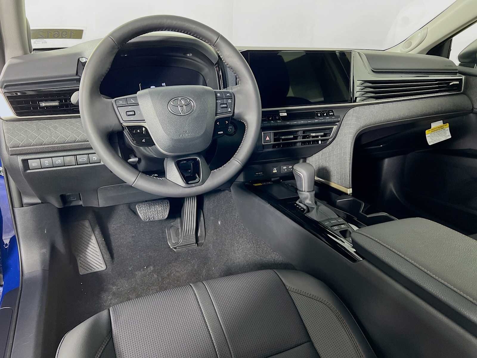 2025 Toyota Camry XLE - Photo 6