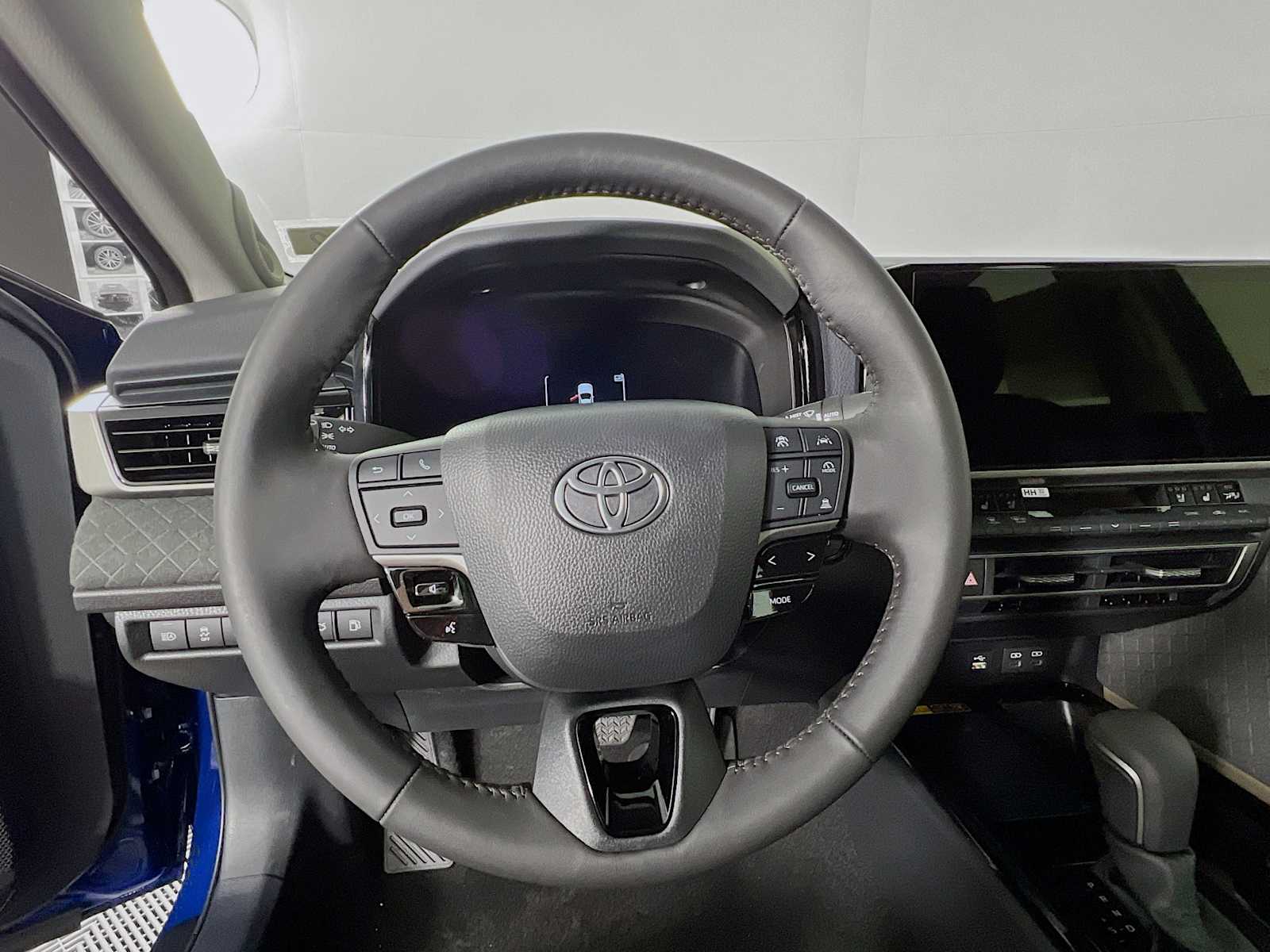 2025 Toyota Camry XLE - Photo 7