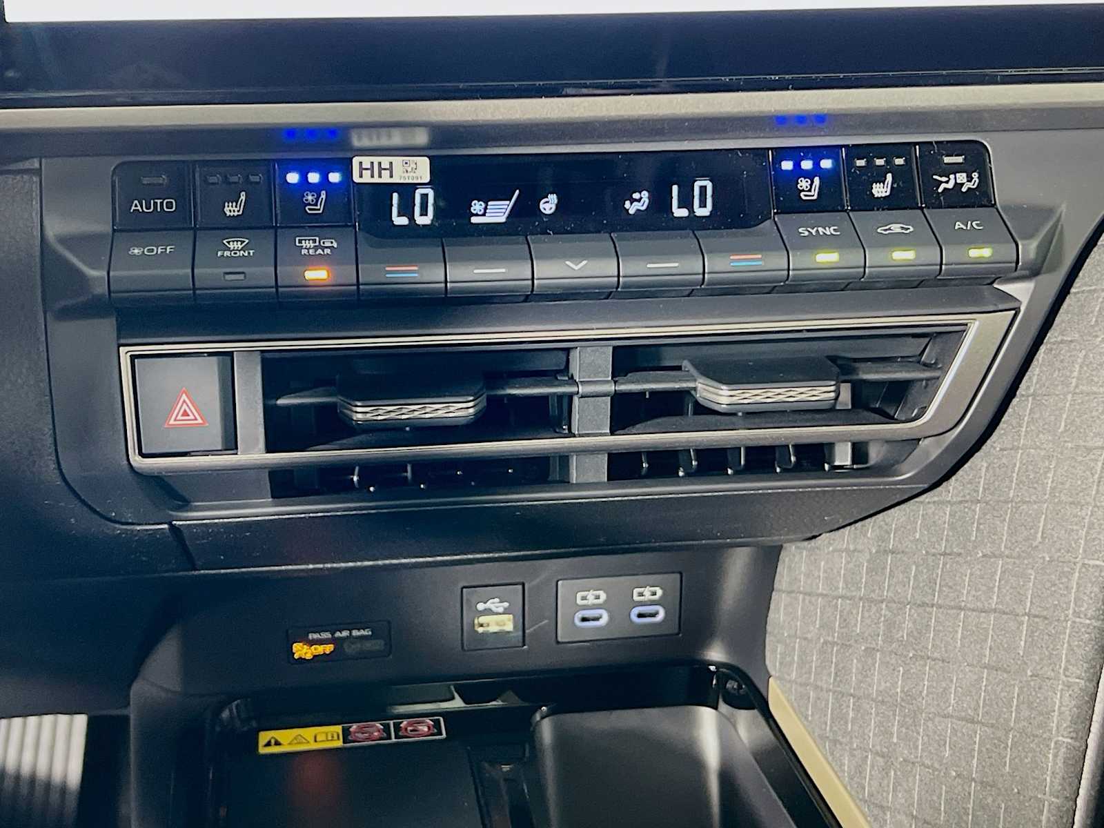 2025 Toyota Camry XLE - Photo 10