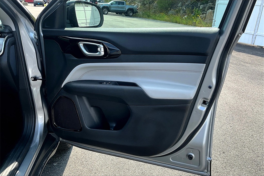2022 Jeep Compass Limited - Photo 12