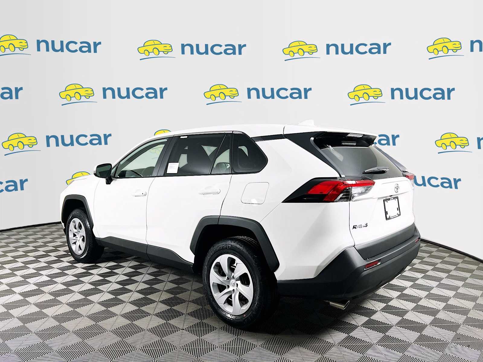 2025 Toyota RAV4 LE - Photo 4