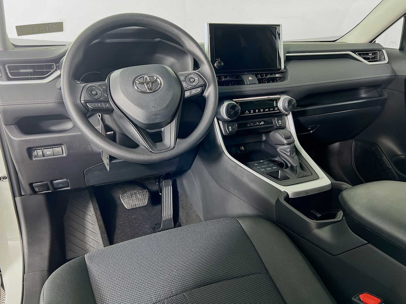 2025 Toyota RAV4 LE - Photo 6