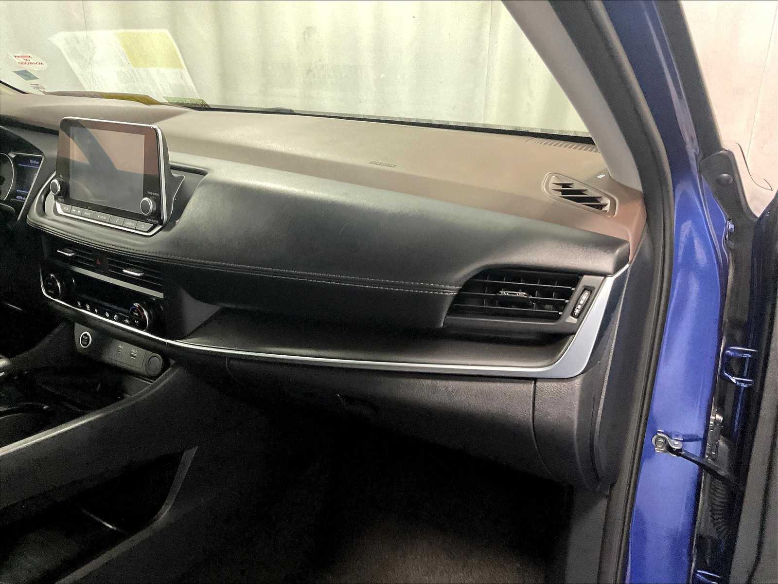 2023 Nissan Rogue SV - Photo 13