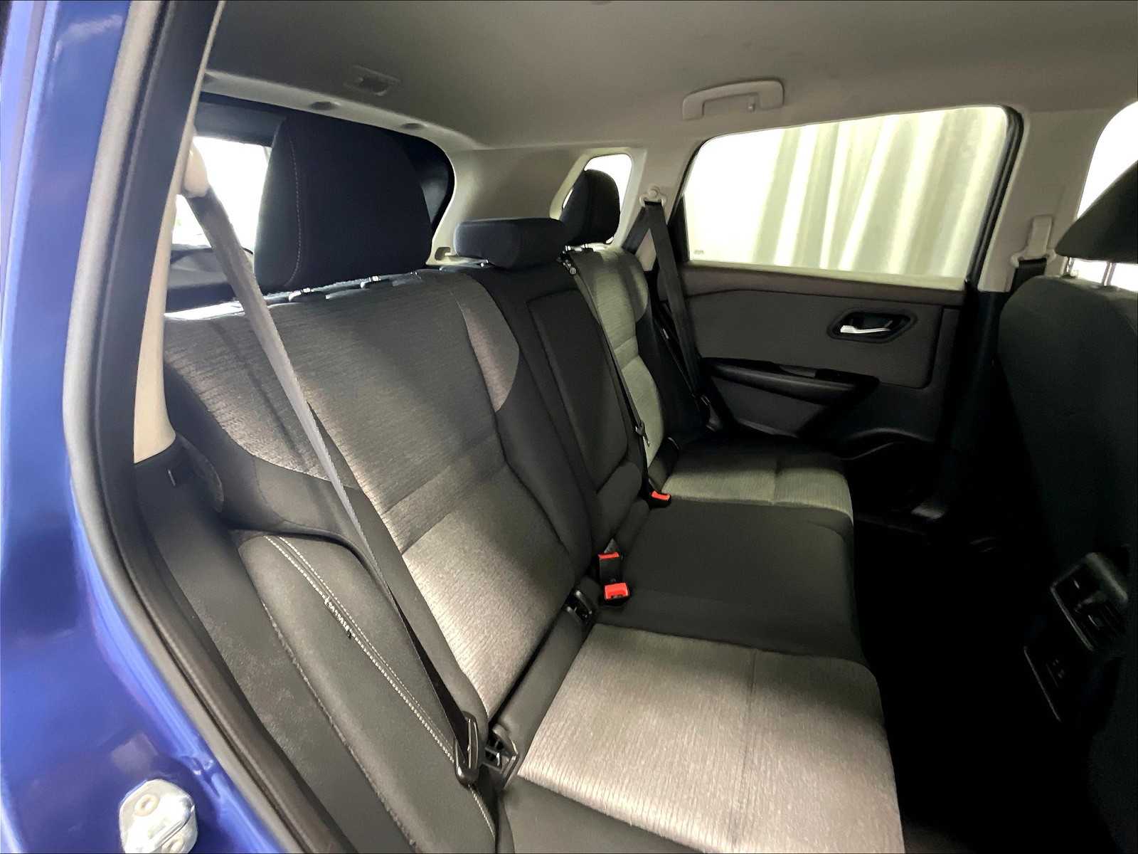 2023 Nissan Rogue SV - Photo 16