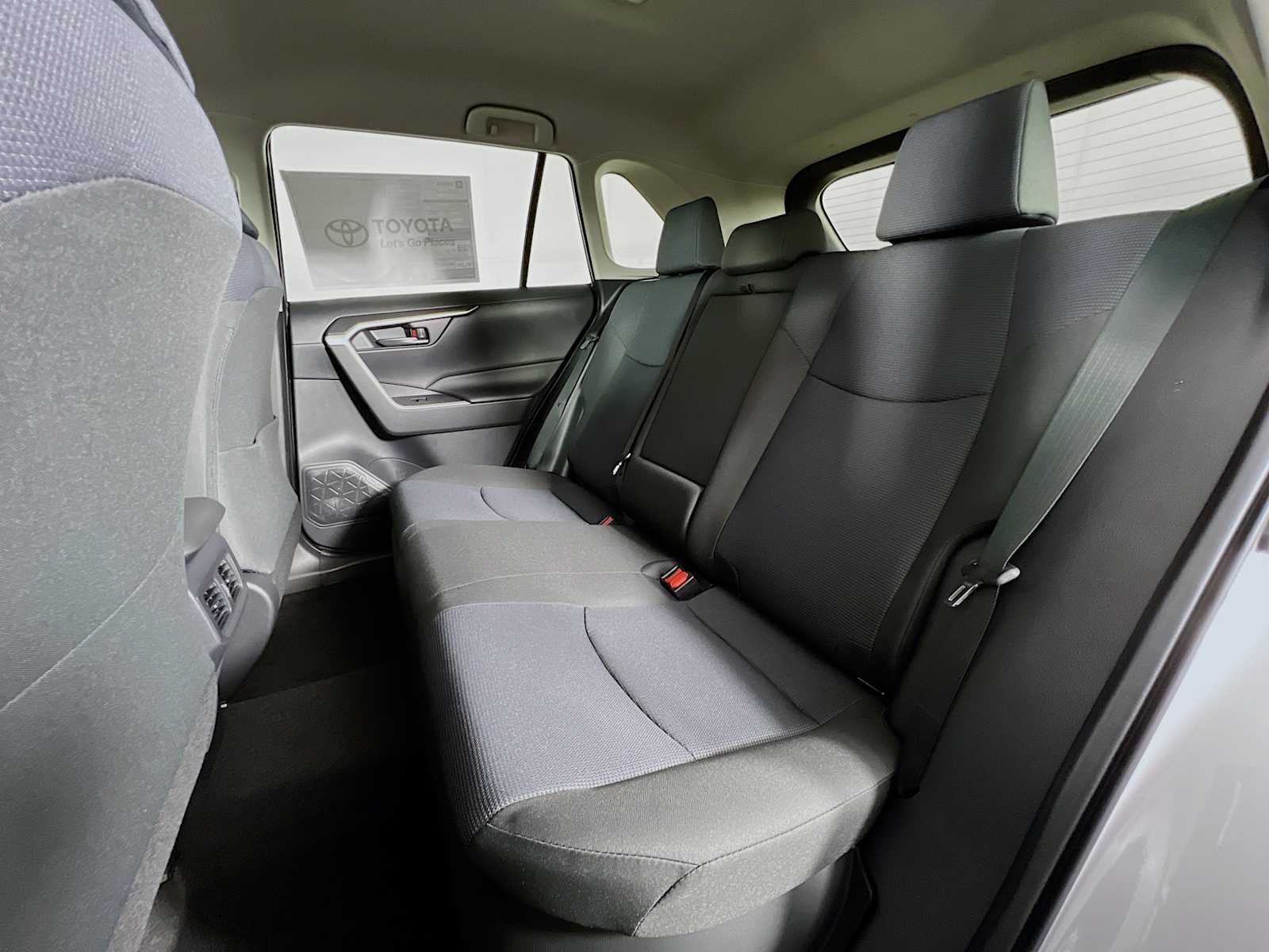 2025 Toyota RAV4 Hybrid LE - Photo 13