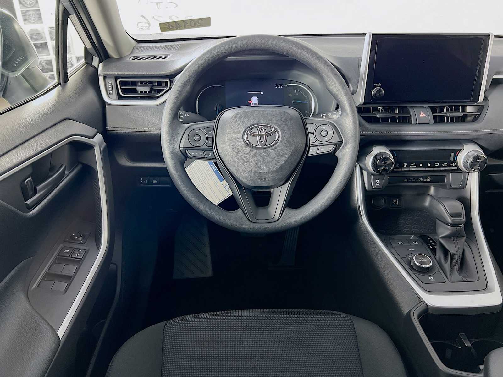 2025 Toyota RAV4 Hybrid LE - Photo 15