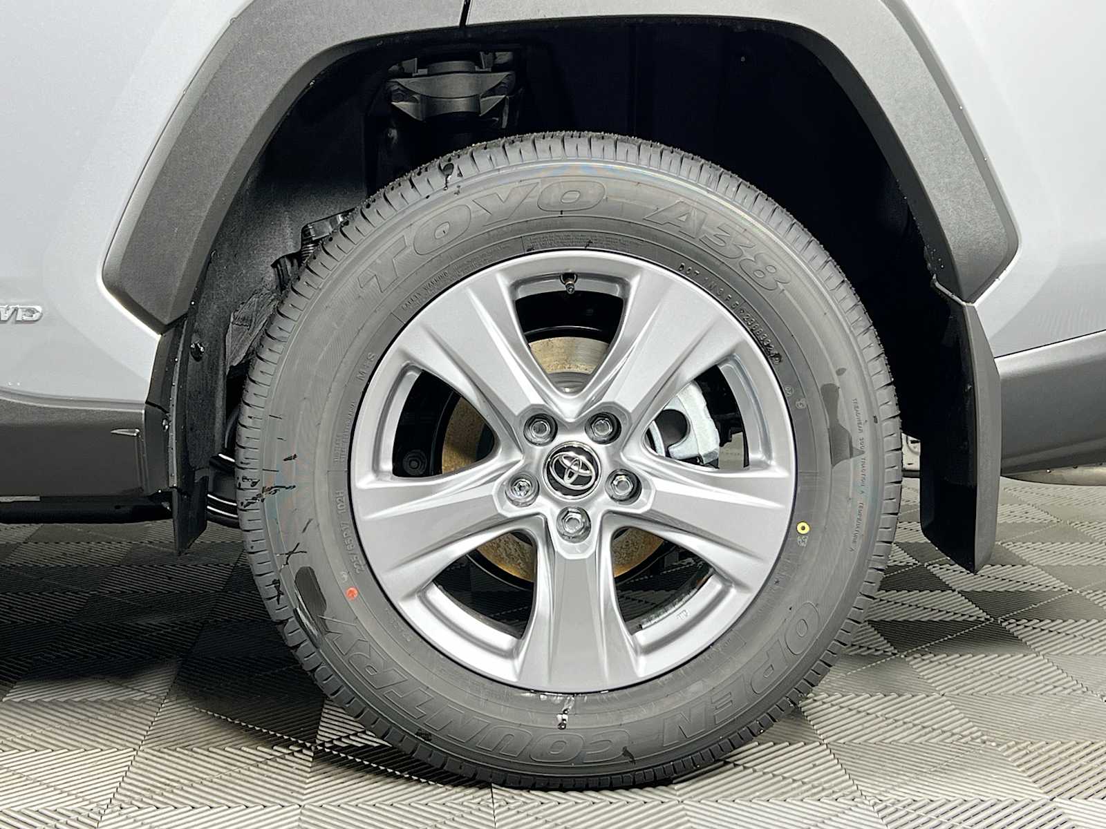 2025 Toyota RAV4 Hybrid LE - Photo 19