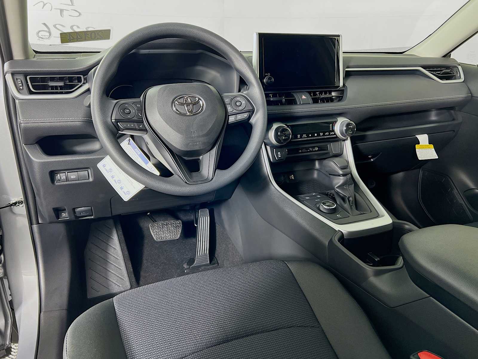 2025 Toyota RAV4 Hybrid LE - Photo 6