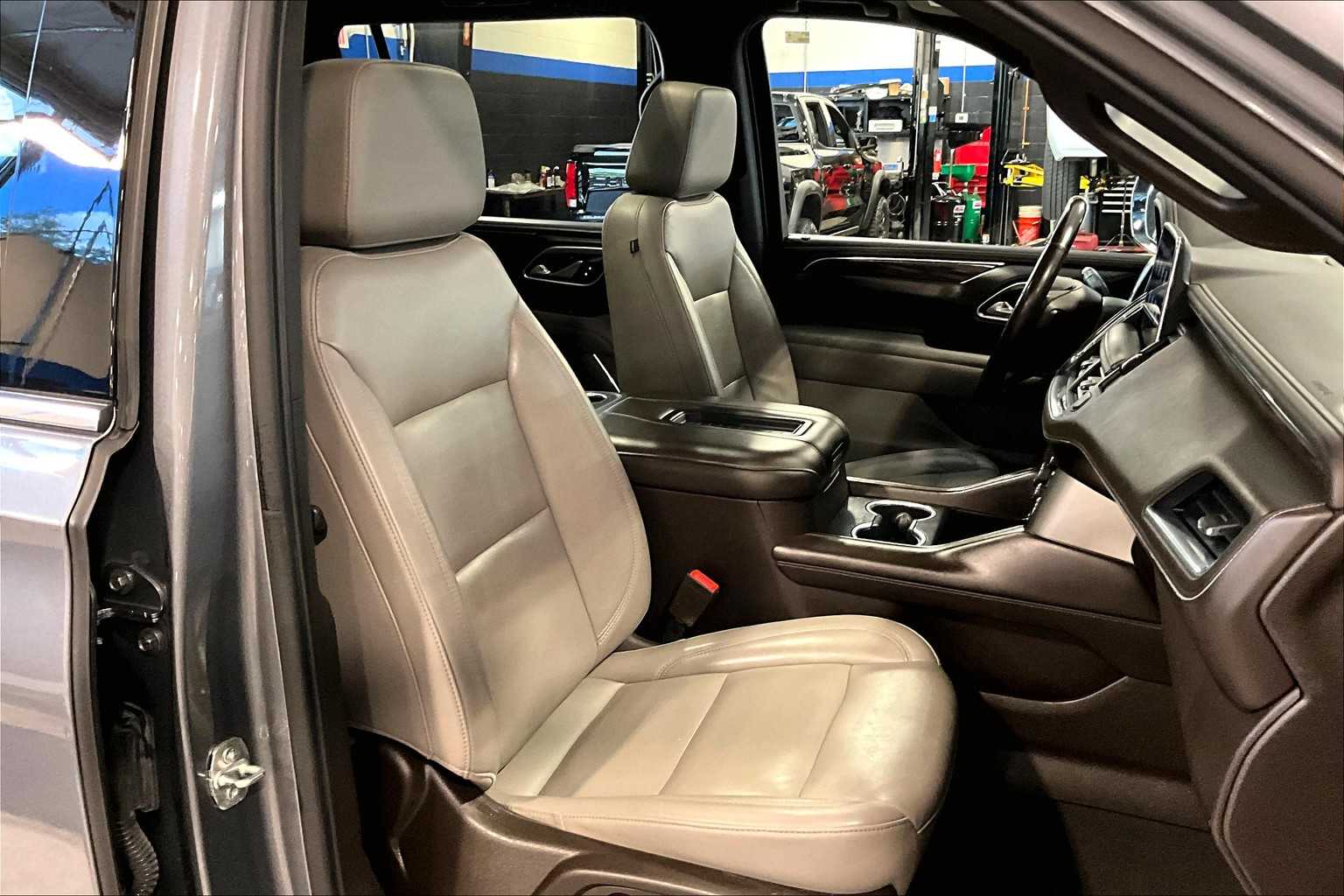 2021 Chevrolet Suburban LT - Photo 11