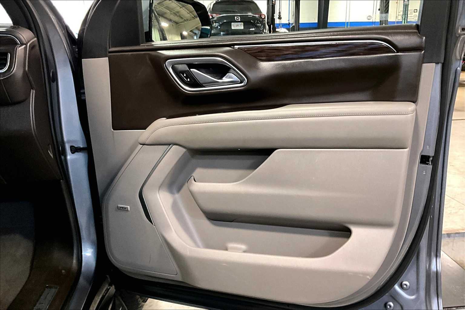 2021 Chevrolet Suburban LT - Photo 12