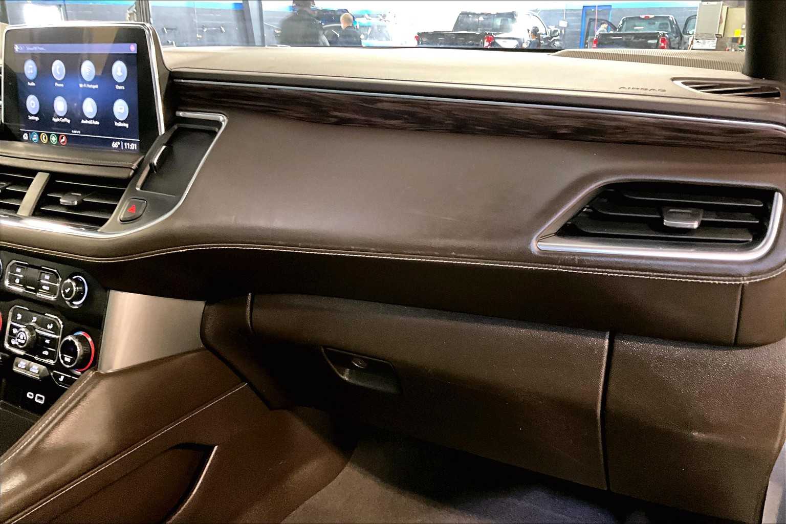 2021 Chevrolet Suburban LT - Photo 13