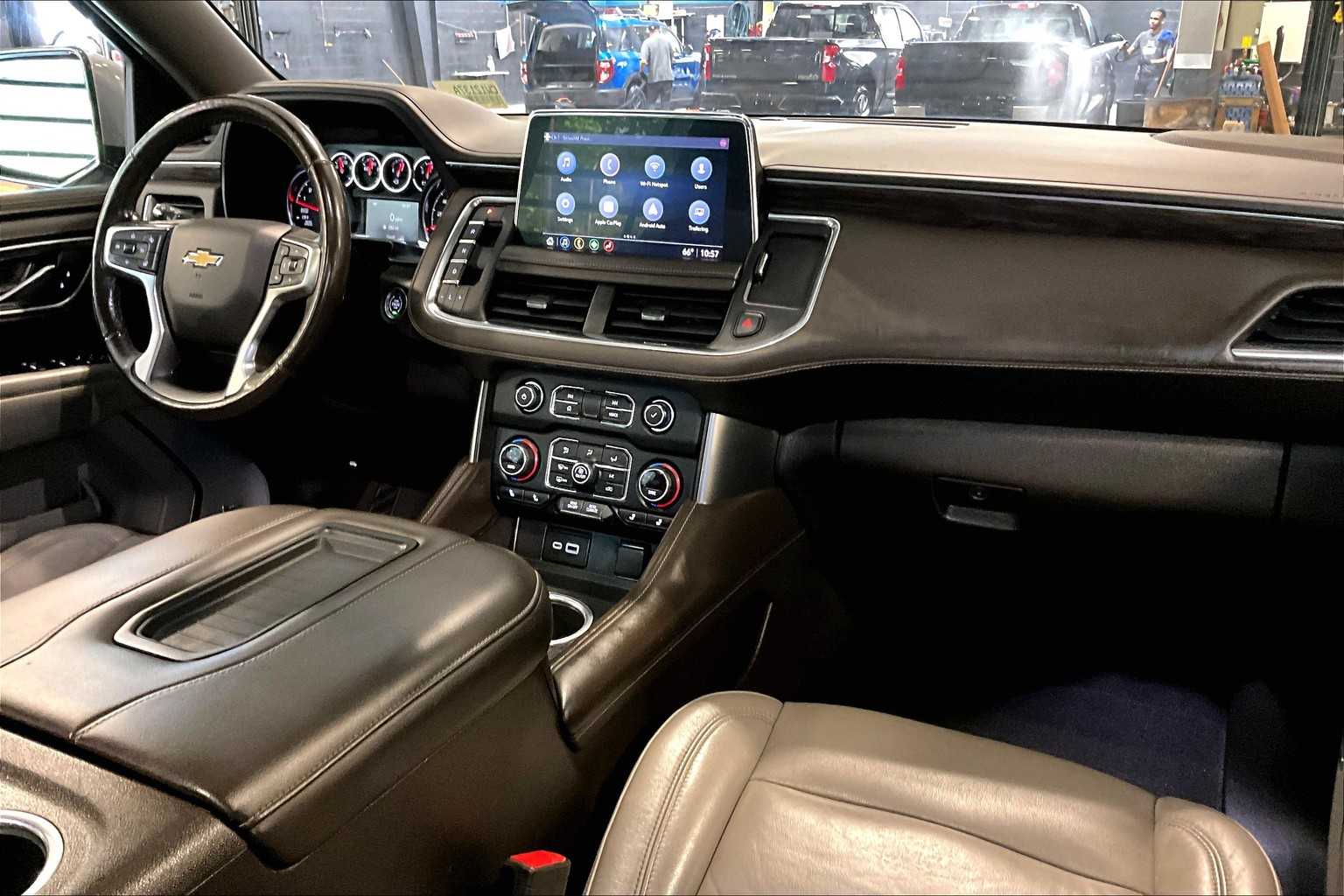 2021 Chevrolet Suburban LT - Photo 14