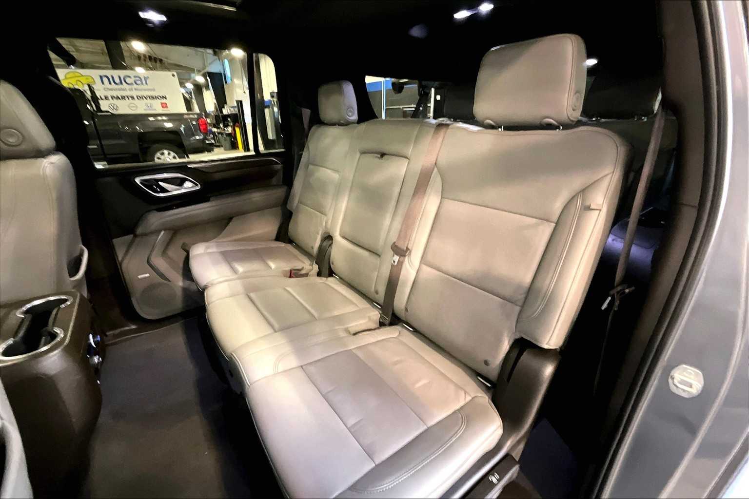2021 Chevrolet Suburban LT - Photo 15