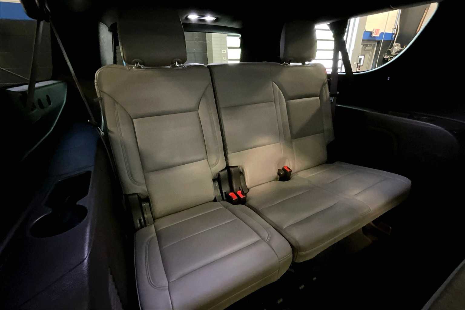 2021 Chevrolet Suburban LT - Photo 17