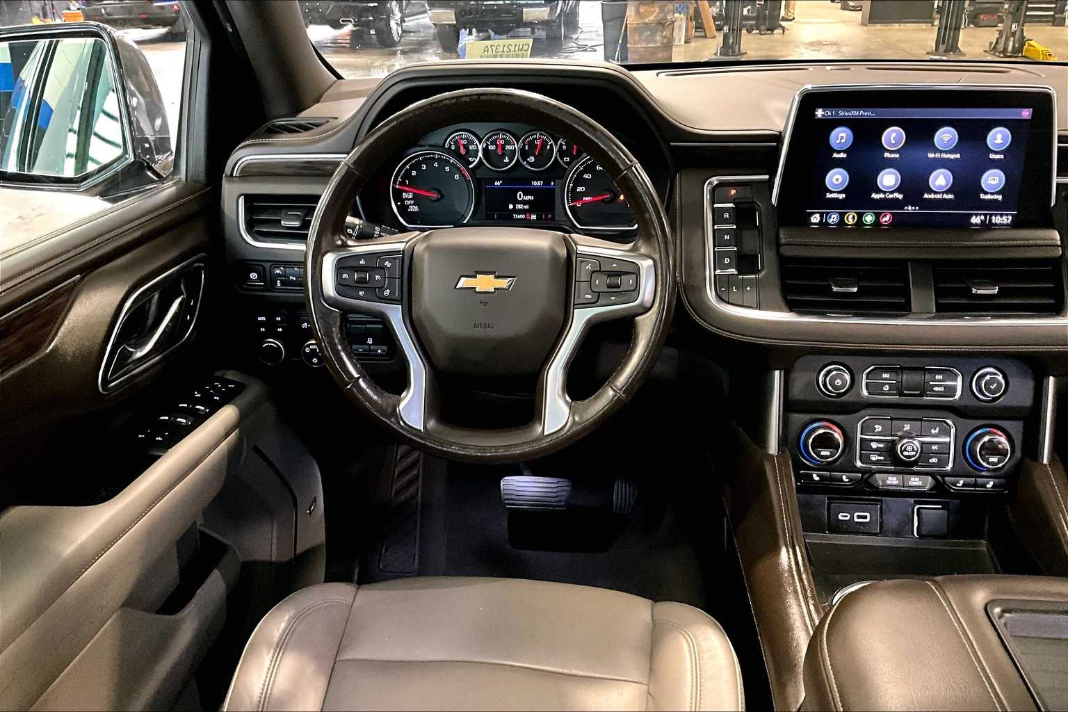 2021 Chevrolet Suburban LT - Photo 18