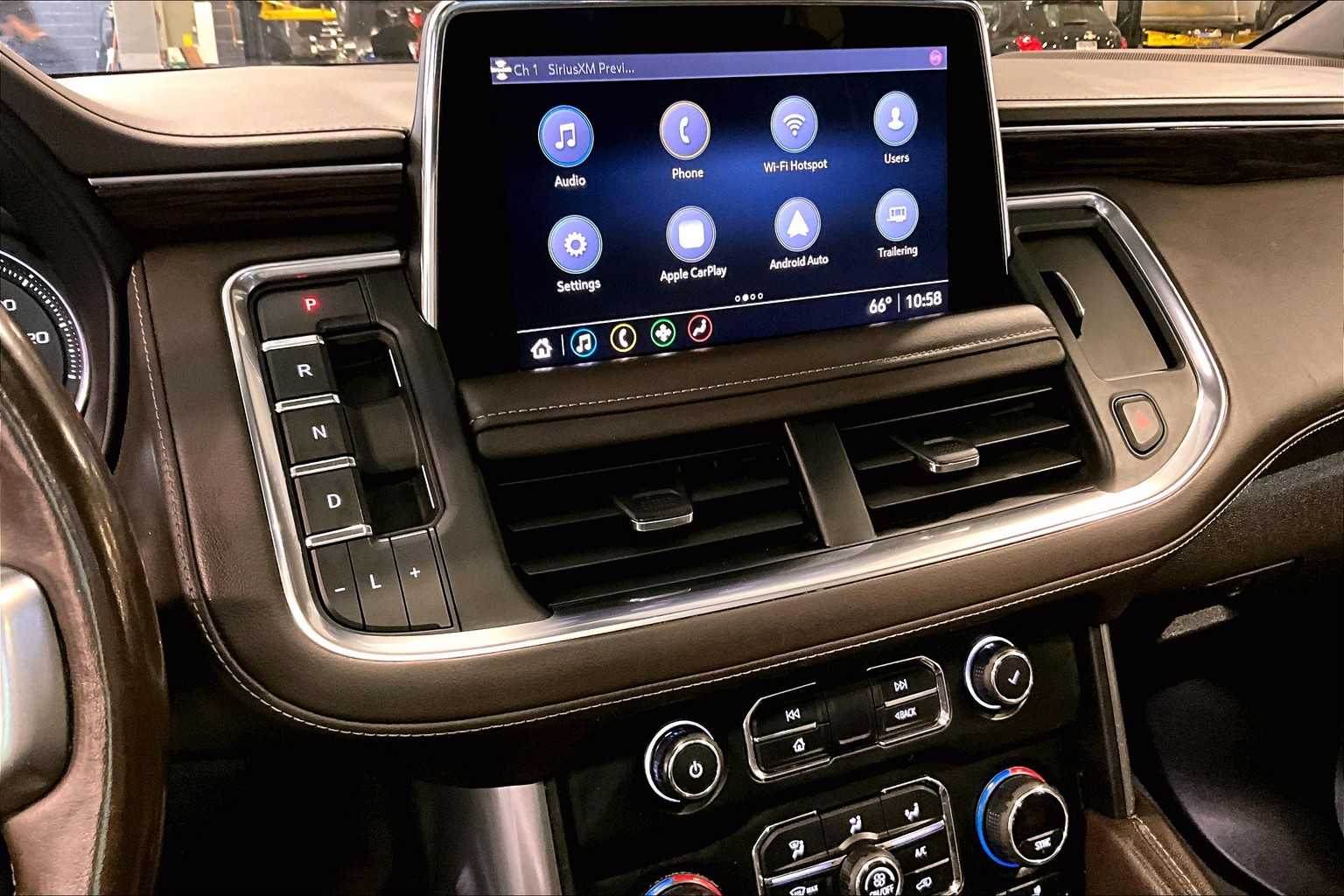 2021 Chevrolet Suburban LT - Photo 19