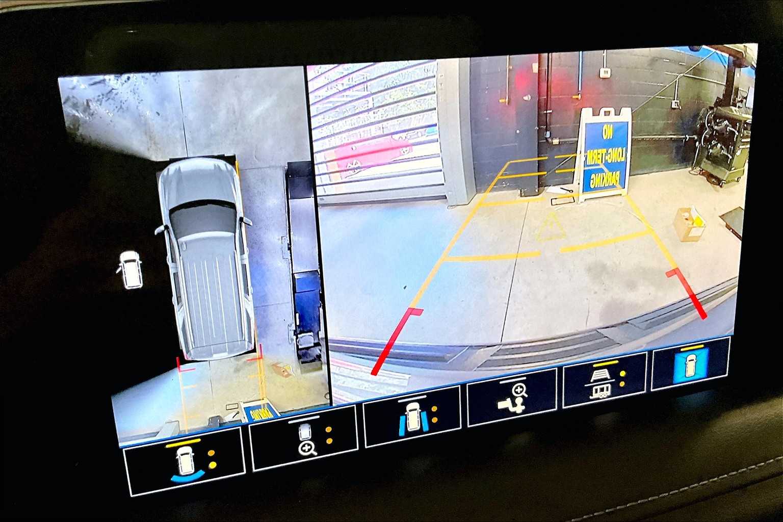 2021 Chevrolet Suburban LT - Photo 20