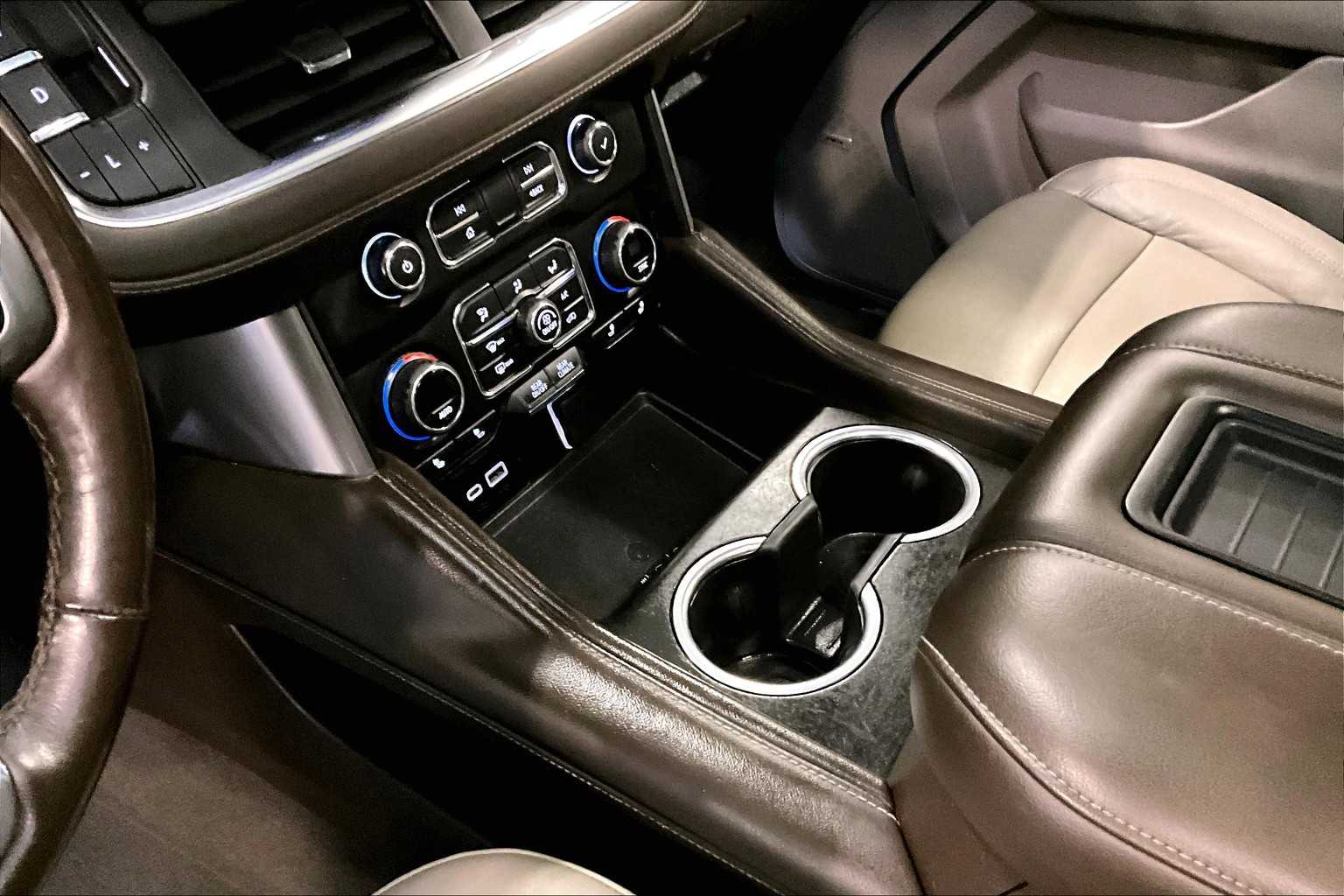2021 Chevrolet Suburban LT - Photo 21