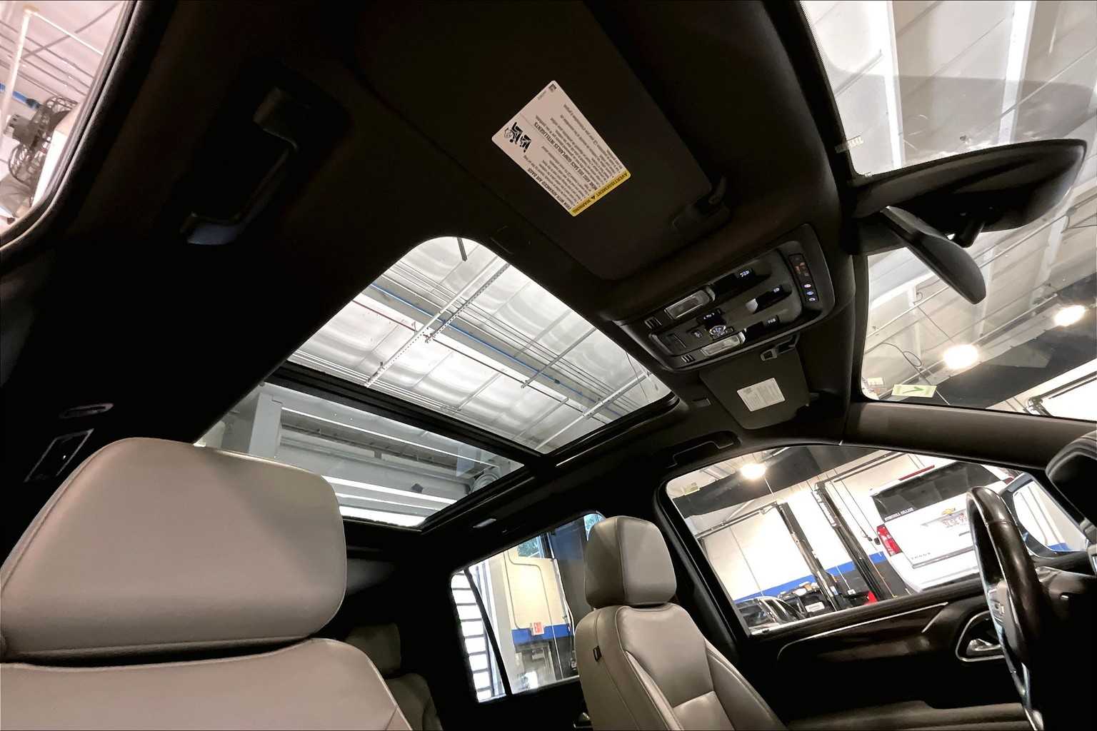 2021 Chevrolet Suburban LT - Photo 23