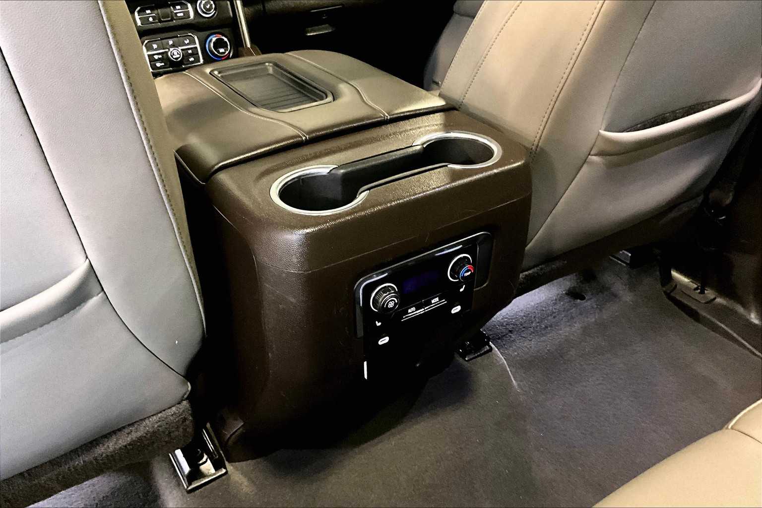 2021 Chevrolet Suburban LT - Photo 29