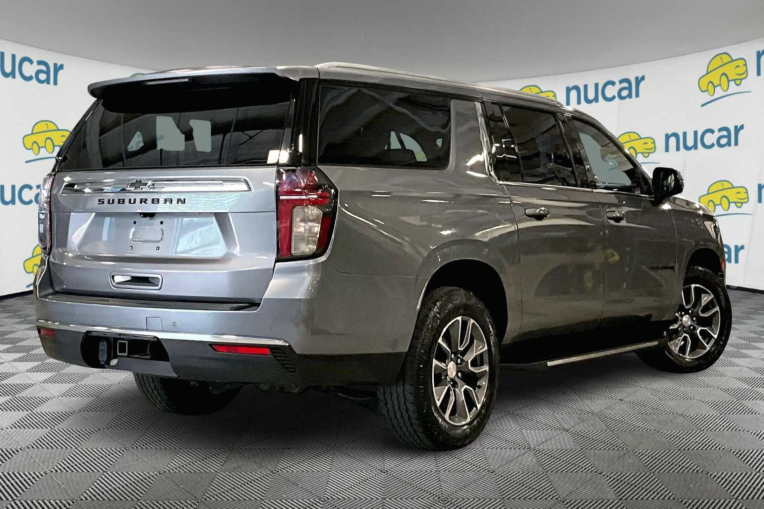 2021 Chevrolet Suburban LT - Photo 6