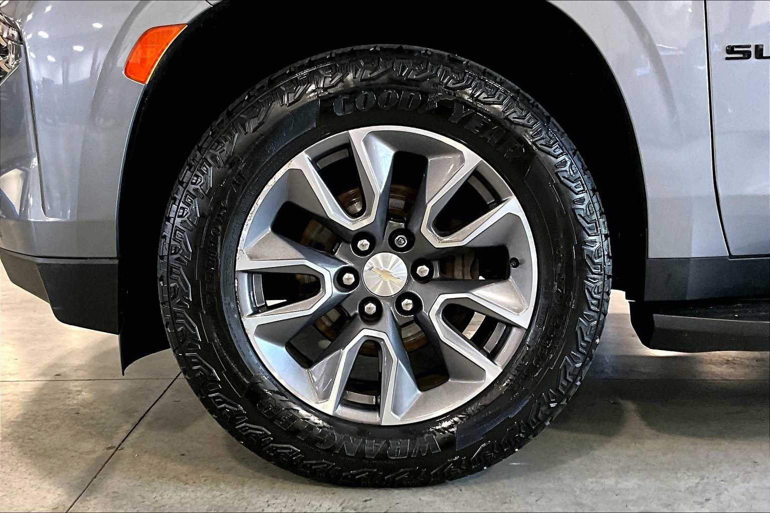2021 Chevrolet Suburban LT - Photo 7