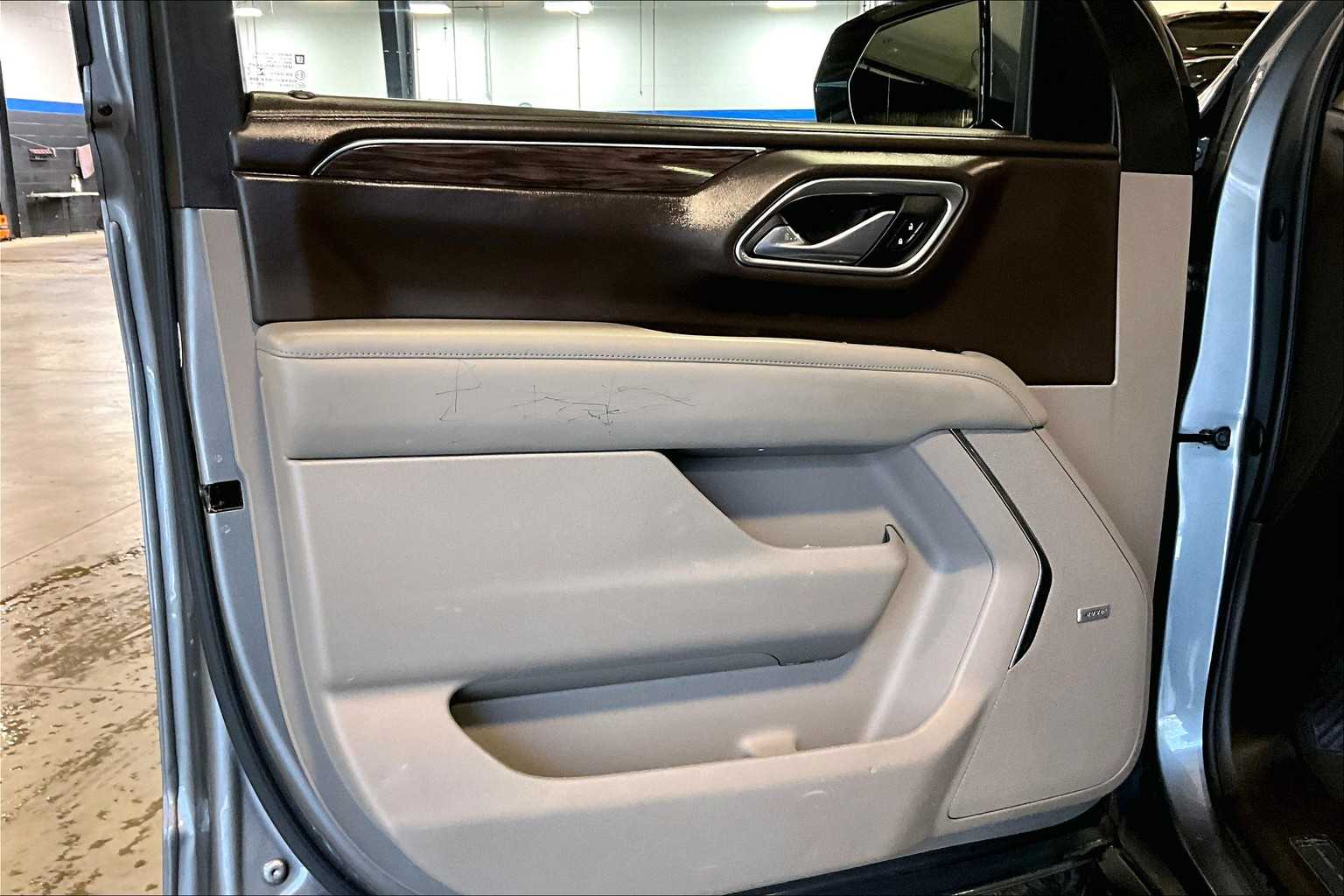 2021 Chevrolet Suburban LT - Photo 9