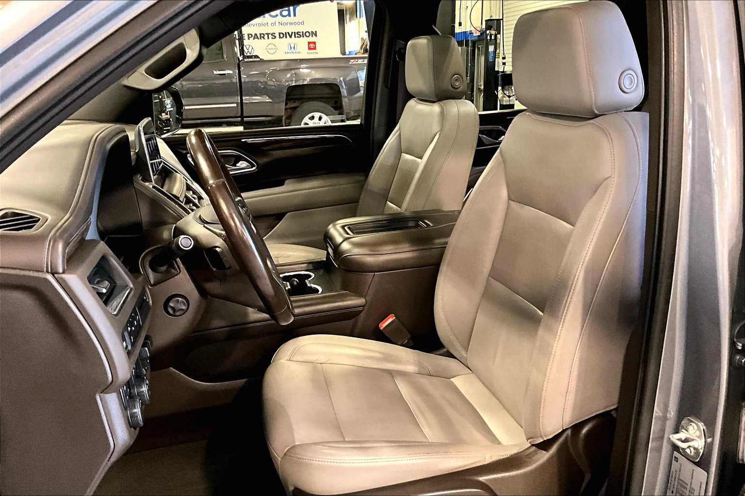 2021 Chevrolet Suburban LT - Photo 10