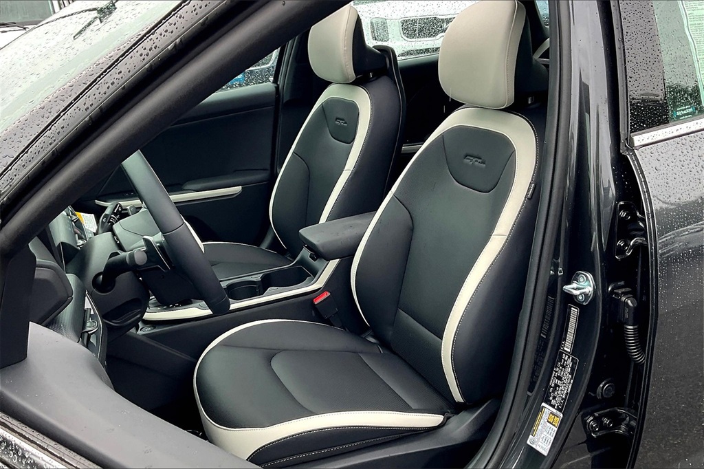 2025 Kia K4 GT-Line - Photo 11