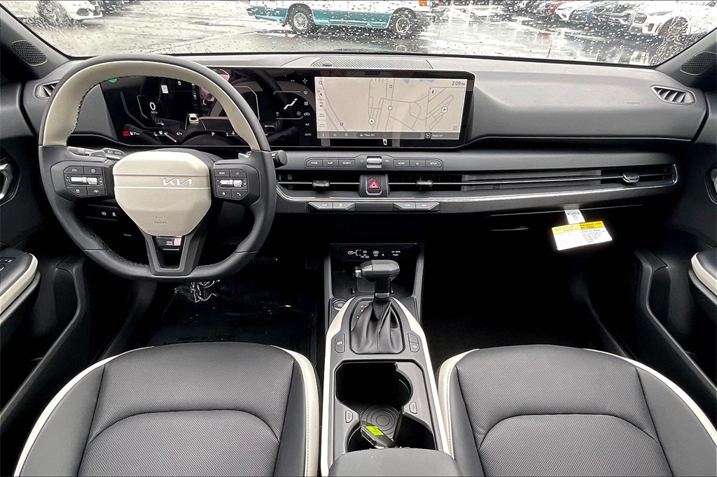 2025 Kia K4 GT-Line - Photo 12