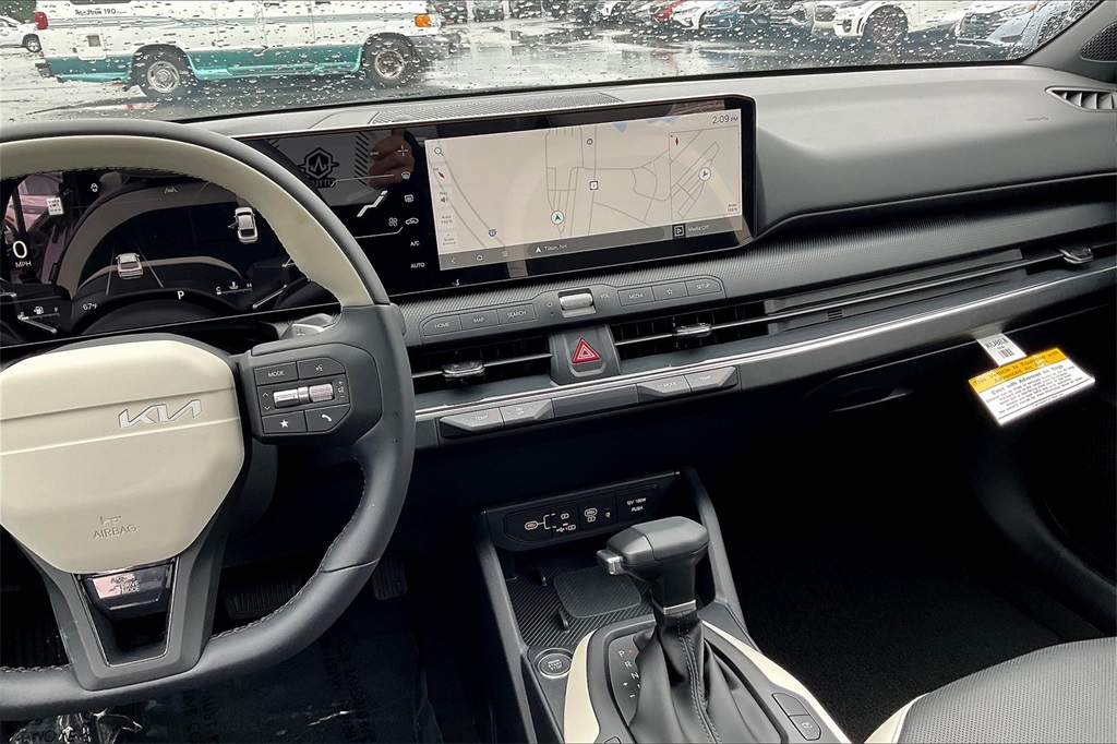 2025 Kia K4 GT-Line - Photo 13